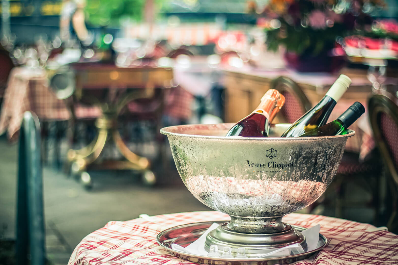 Champagner Flasche im Kühler